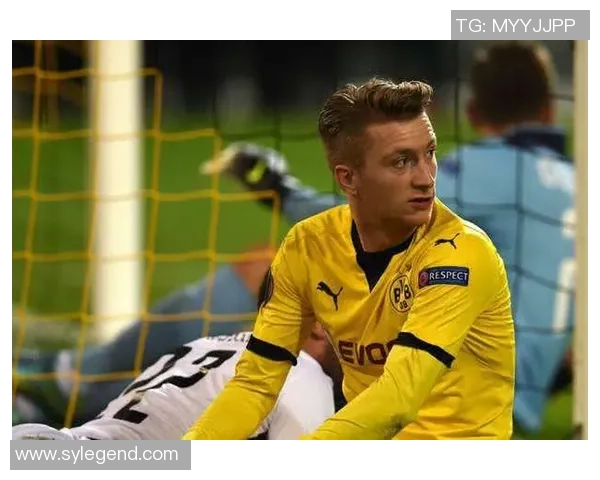 黄毛足球明星的成长之路与荣耀背后的艰辛故事