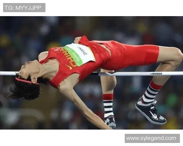 足球明星跳高之谜揭晓他竟然是这位传奇球员 足球明星跳高之谜揭晓他竟然是这位传奇球员